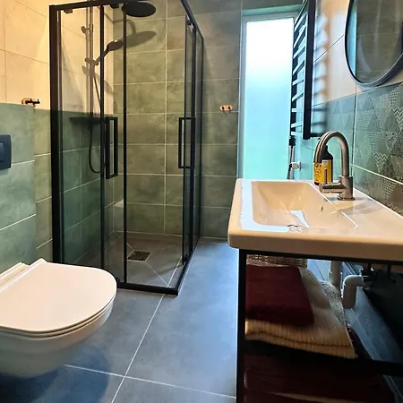 Zywiolowo - W Stylu Stodoly Z Placem Zabaw I Stawem - Ziemia *