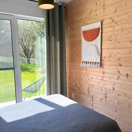 Zywiolowo - W Stylu Stodoly Z Placem Zabaw I Stawem - Ziemia Semesterbostad *