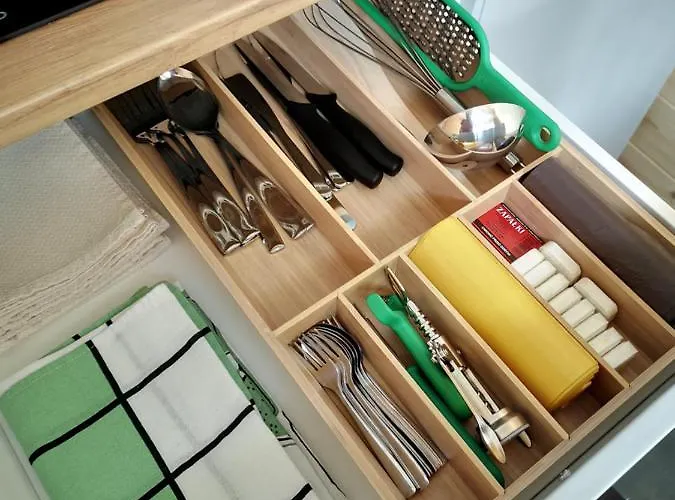 Zywiolowo - W Stylu Stodoly Z Placem Zabaw I Stawem - Ziemia * Parchowo