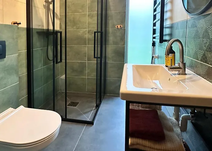 Zywiolowo - W Stylu Stodoly Z Placem Zabaw I Stawem - Ziemia *