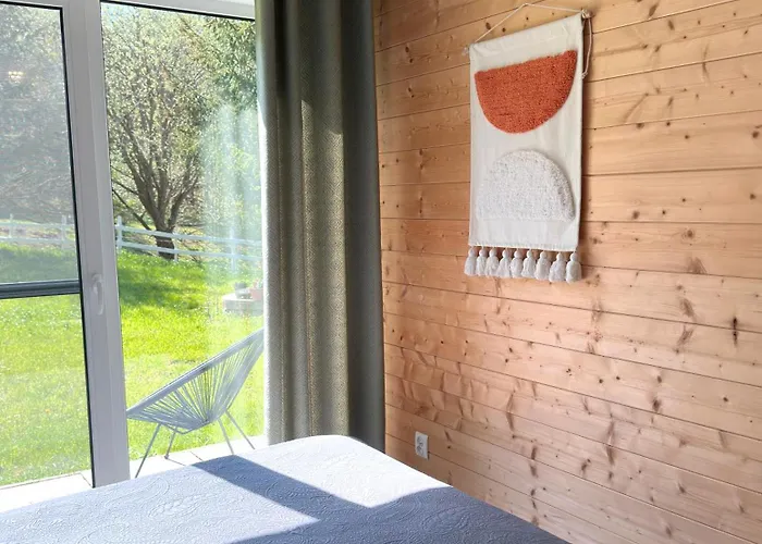 Zywiolowo - W Stylu Stodoly Z Placem Zabaw I Stawem - Ziemia Semesterbostad *