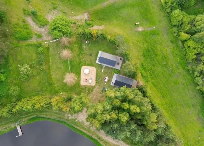 Semesterbostad Zywiolowo - W Stylu Stodoly Z Placem Zabaw I Stawem - Ziemia